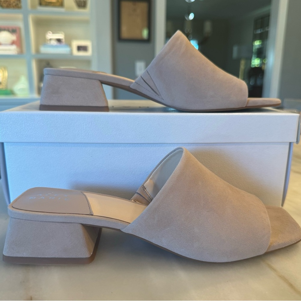 New in box Alex Marie Prianna nubuck slides